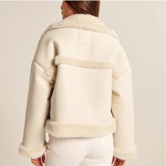Abercrombie & Fitch White Oversized Short Sherpa-Lined Vegan Leather Coat - Picture 2 of 4